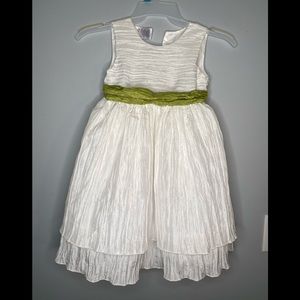 Blueberi Boulevard White dress With Green Slash pleated tulle skirt Girl Size 6x